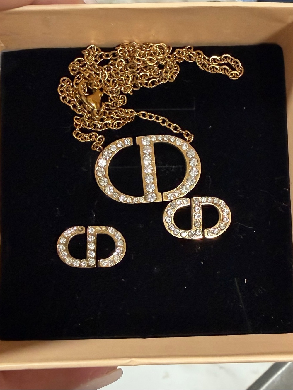 gold plated necklace with diamond-encrusted and earrings